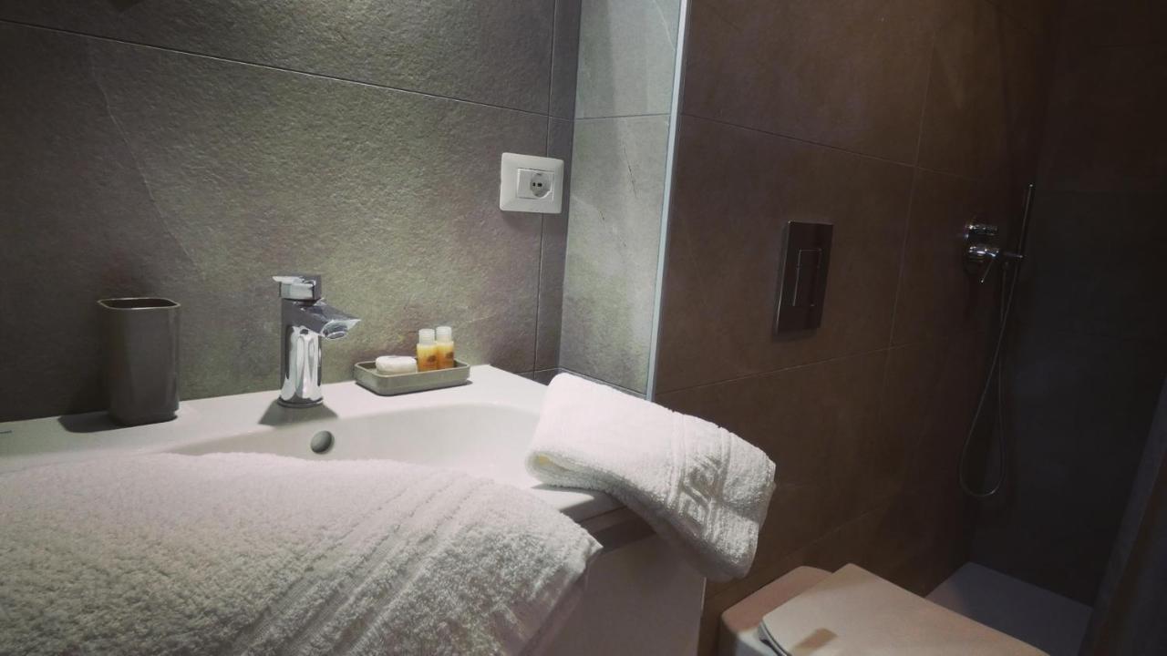 Domus 190 Rooms 瓦雷泽 外观 照片